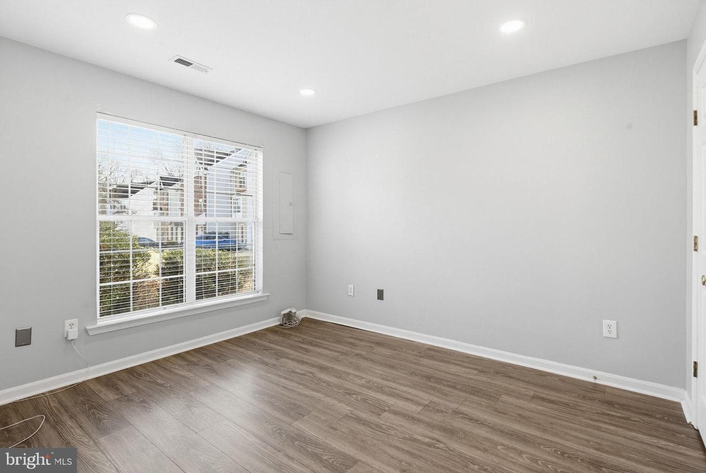 2220 Commissary Circle photo 3