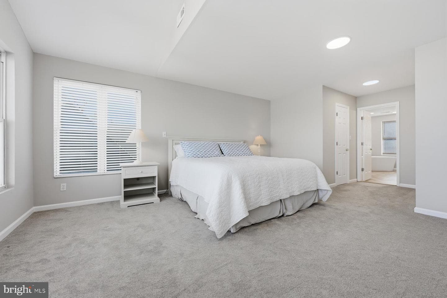 3476 S River Terrace photo 32