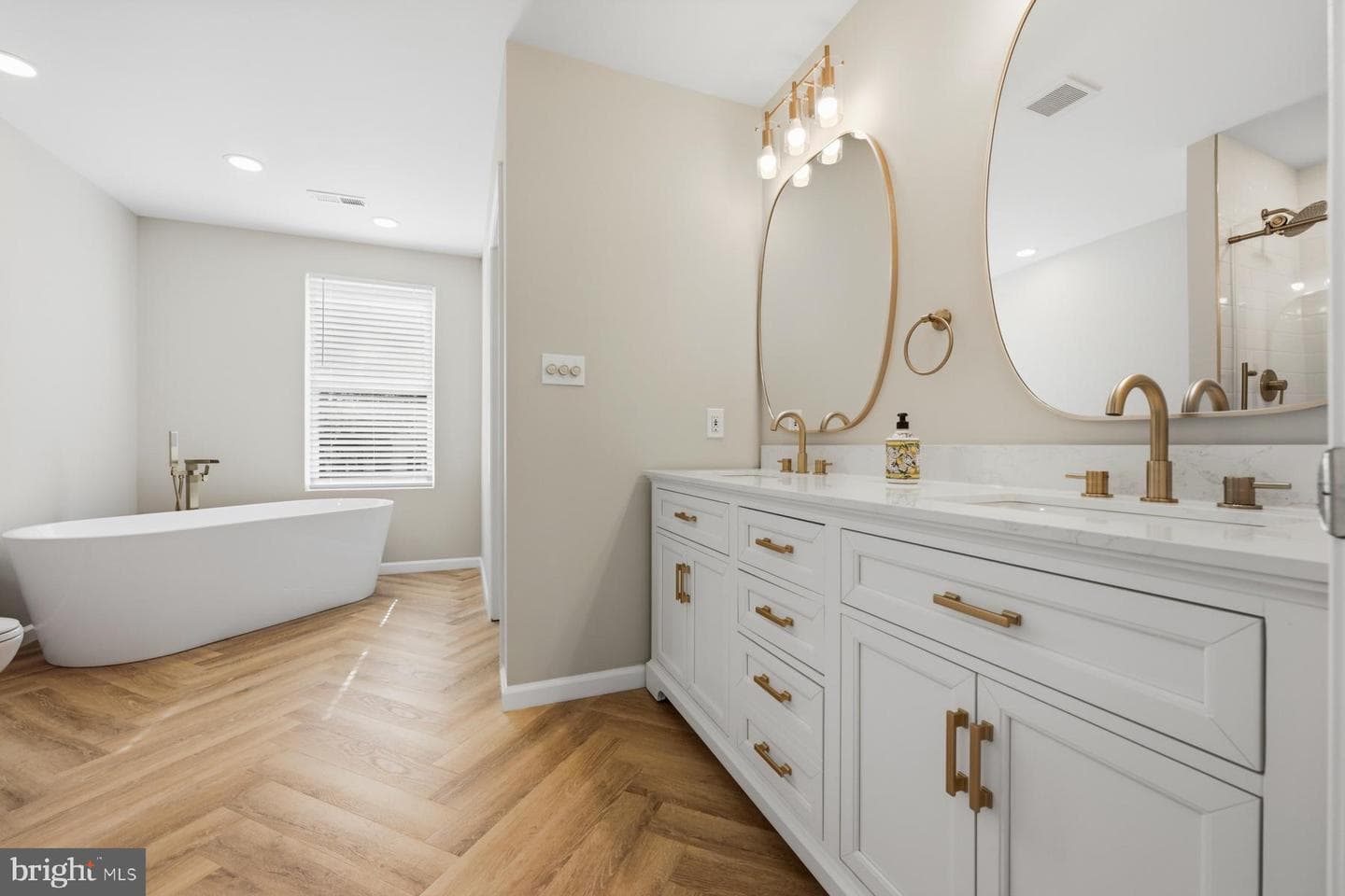 3476 S River Terrace photo 33
