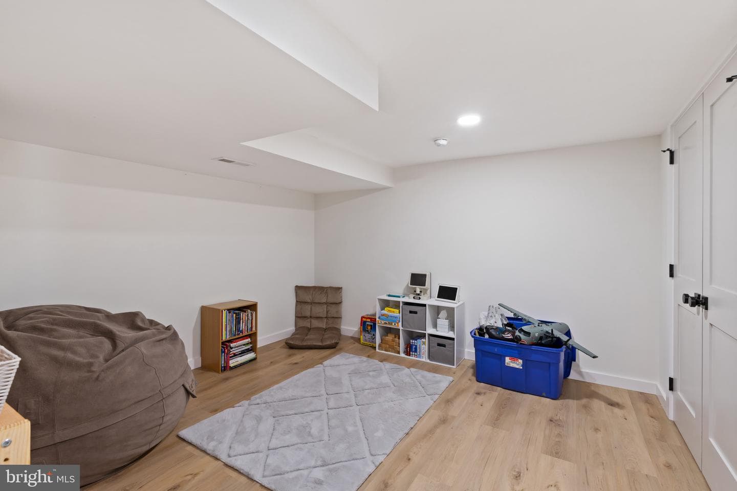51 Hill Road photo 30