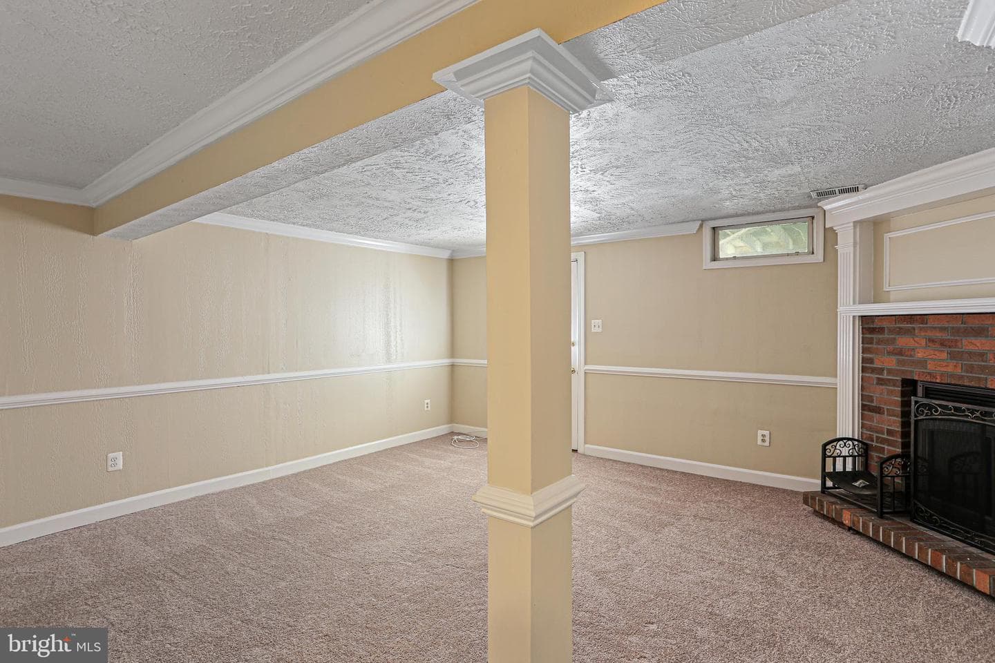 654 Willowby Run photo 9