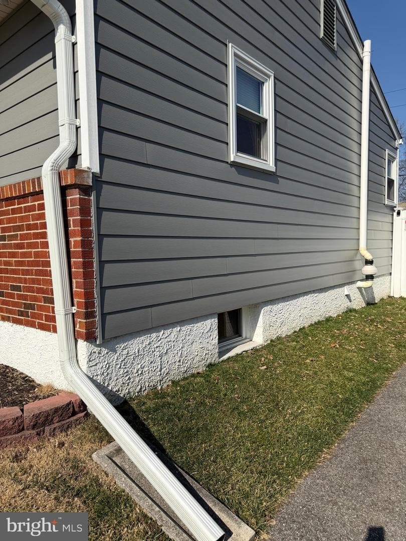 322 Cheddington Rd photo 5