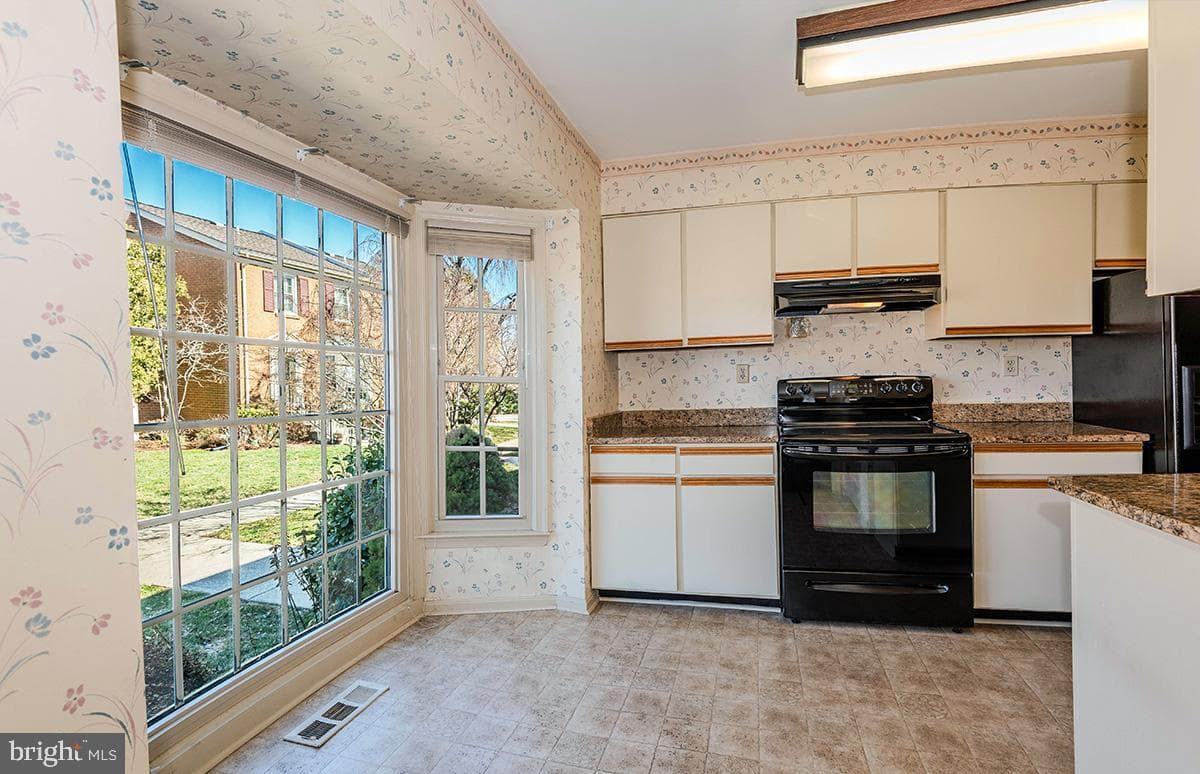 1467 Eagle Court photo 4