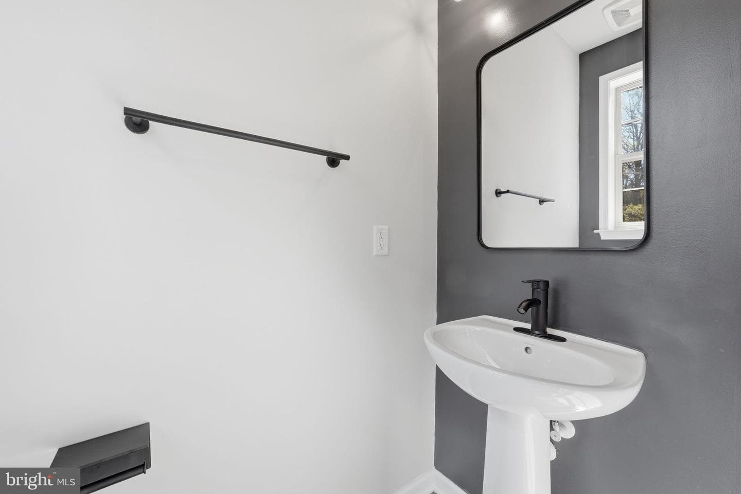 8219 Hollow Court photo 35