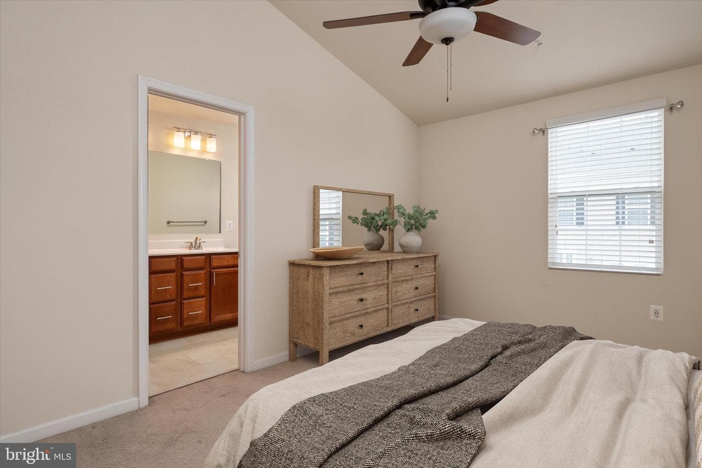 8339 Daydream Crescent photo 15