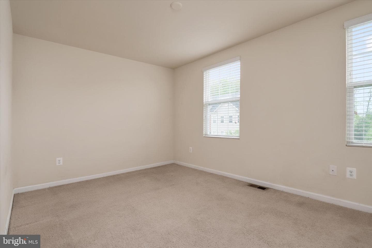 8339 Daydream Crescent photo 18