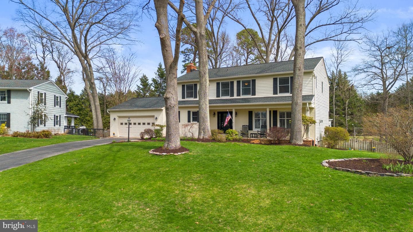 545 Devonshire Court photo 2