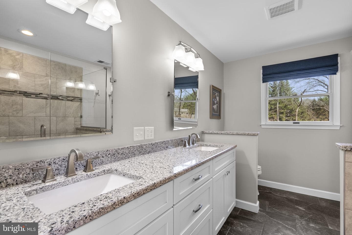545 Devonshire Court photo 24