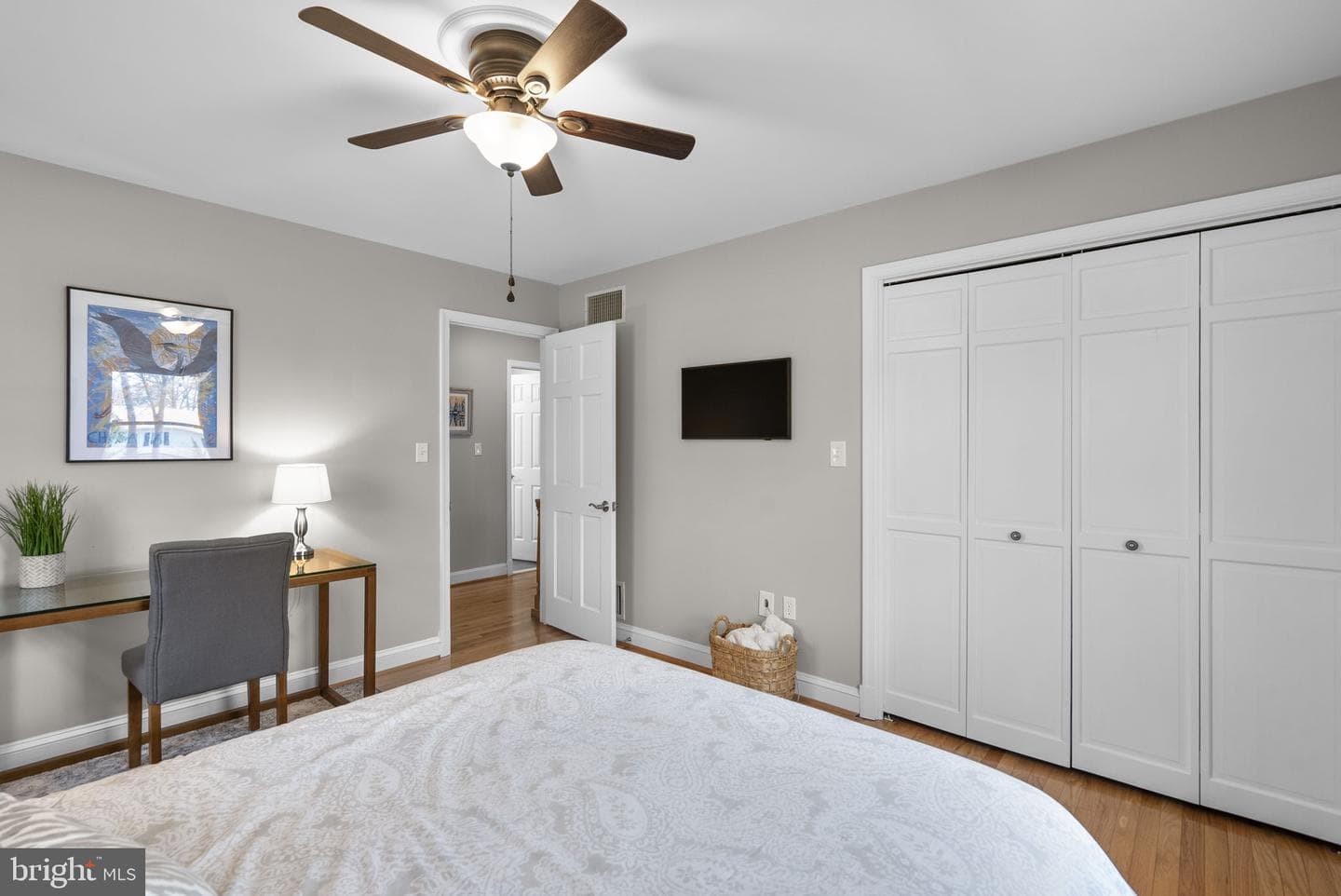 545 Devonshire Court photo 31