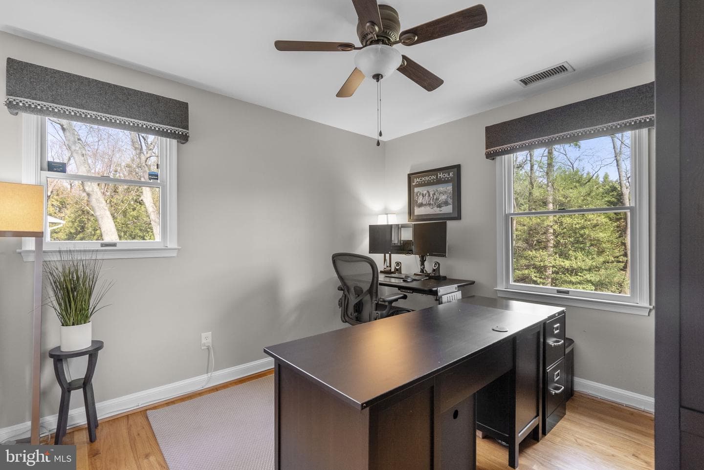 545 Devonshire Court photo 32