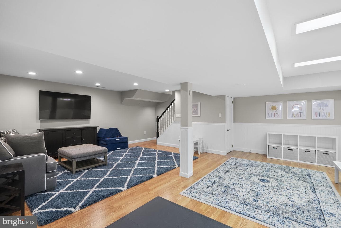 545 Devonshire Court photo 38