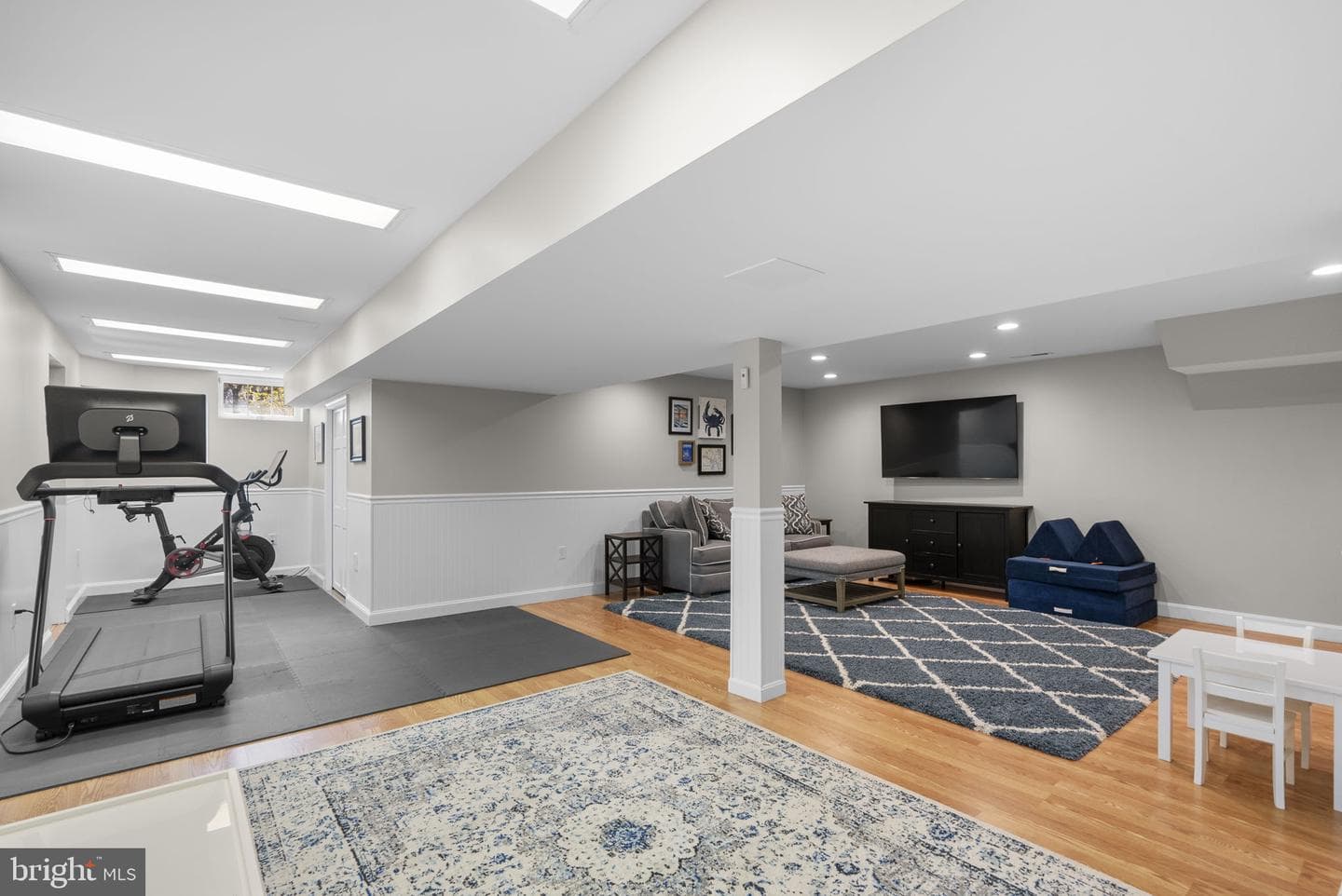 545 Devonshire Court photo 39