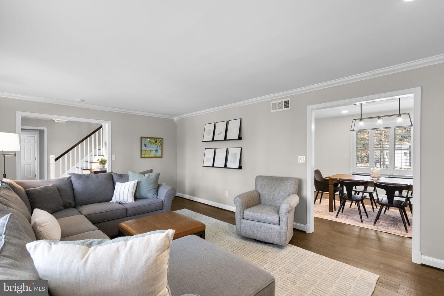 545 Devonshire Court photo 7