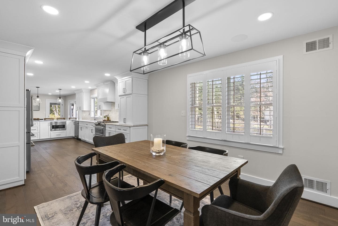545 Devonshire Court photo 8