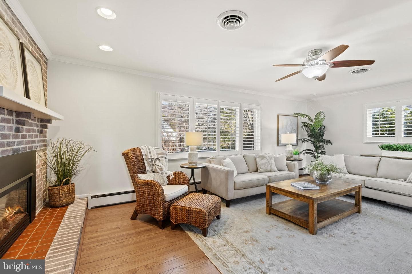 101 Avondale Circle photo 6