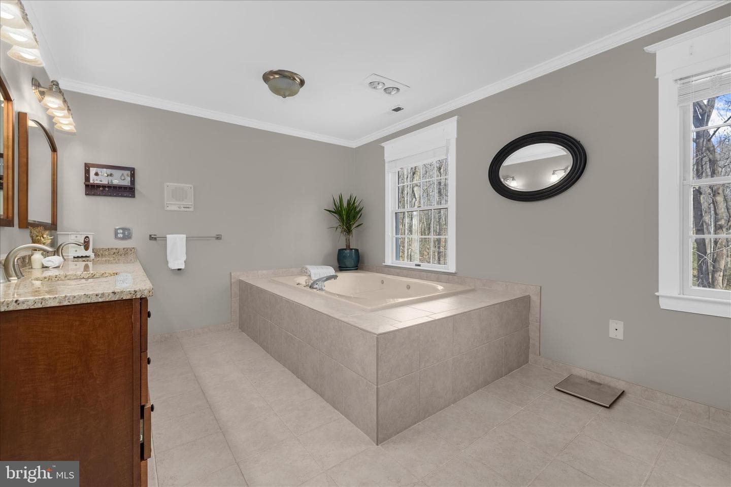 962 Coachway photo 34