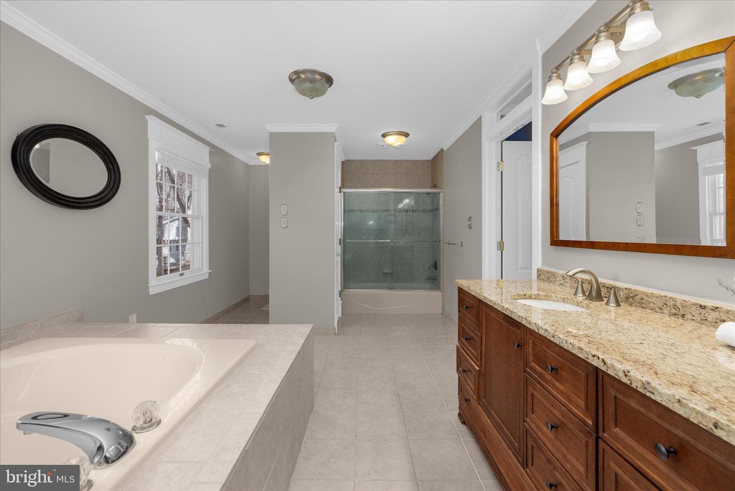 962 Coachway photo 38