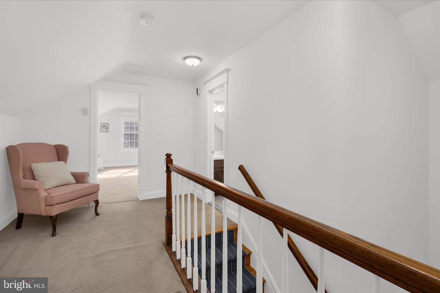 962 Coachway photo 53