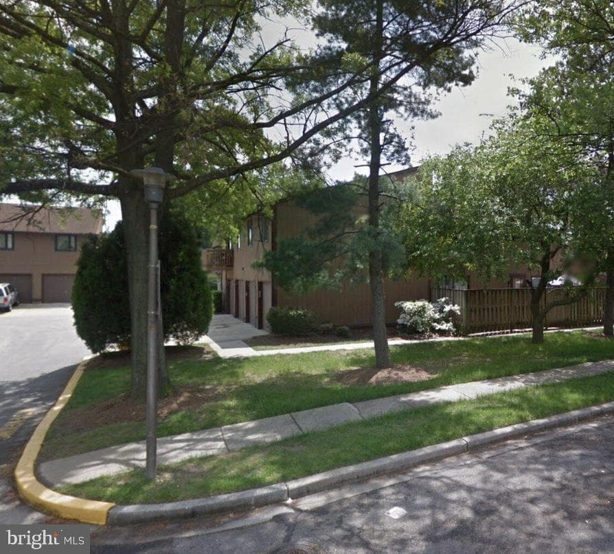 596 West Court