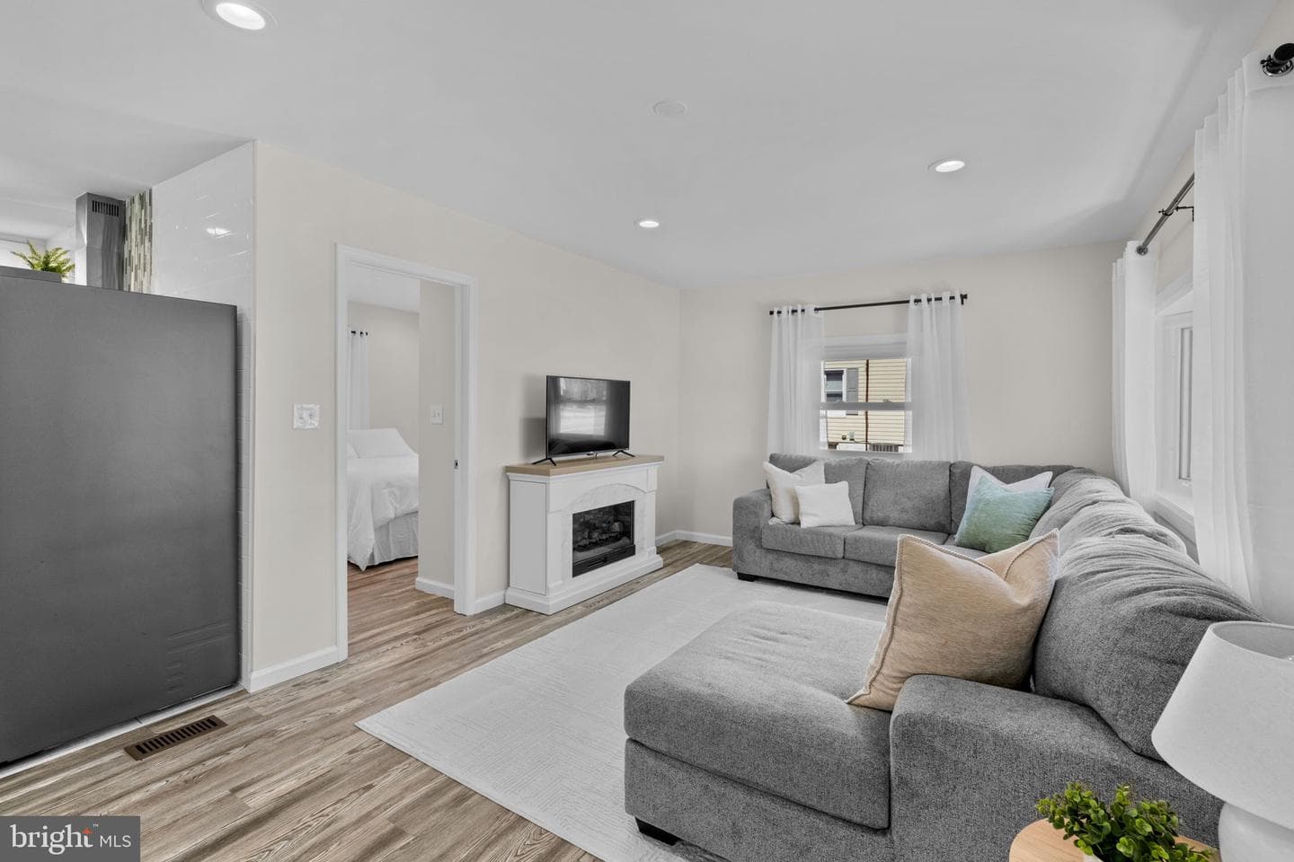 8062 Telegraph Road photo 10
