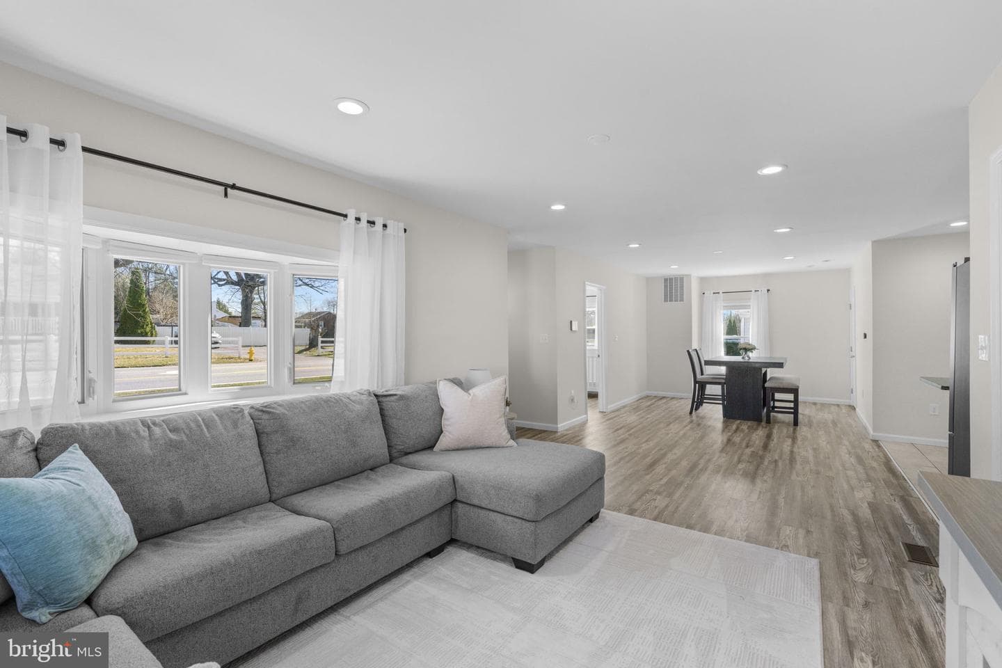 8062 Telegraph Road photo 11