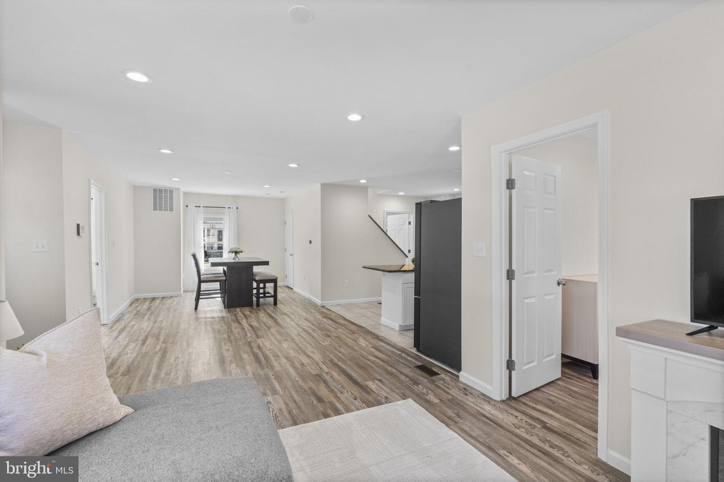 8062 Telegraph Road photo 12