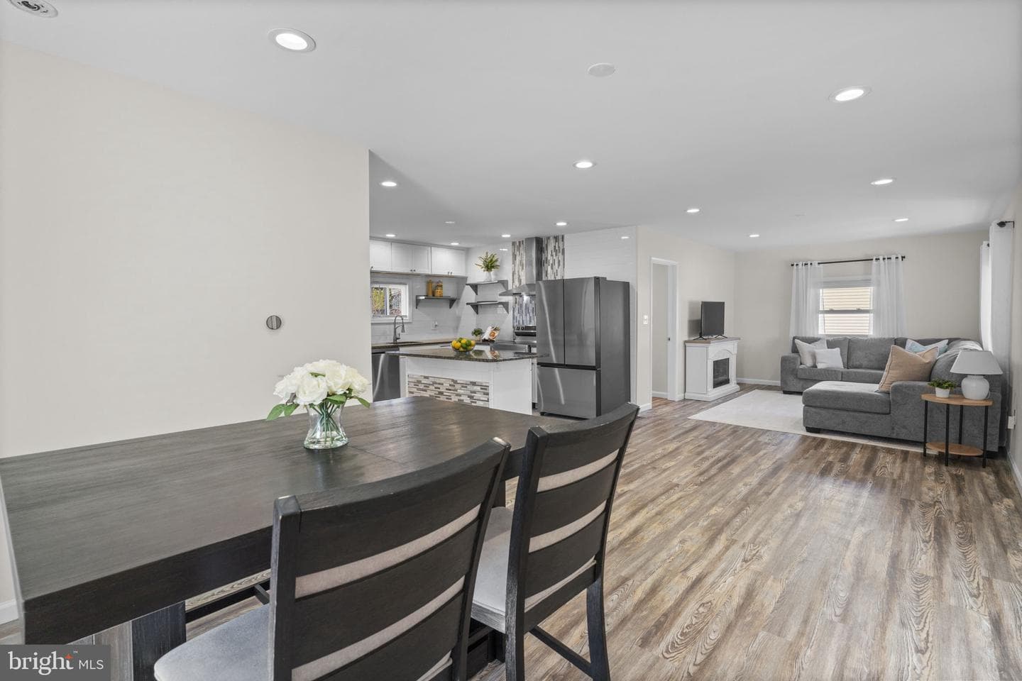 8062 Telegraph Road photo 16