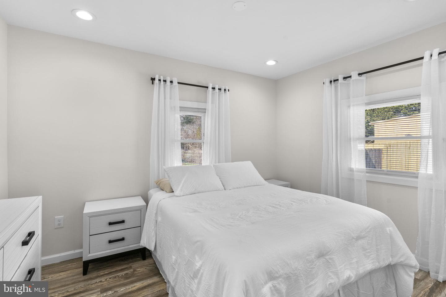 8062 Telegraph Road photo 17
