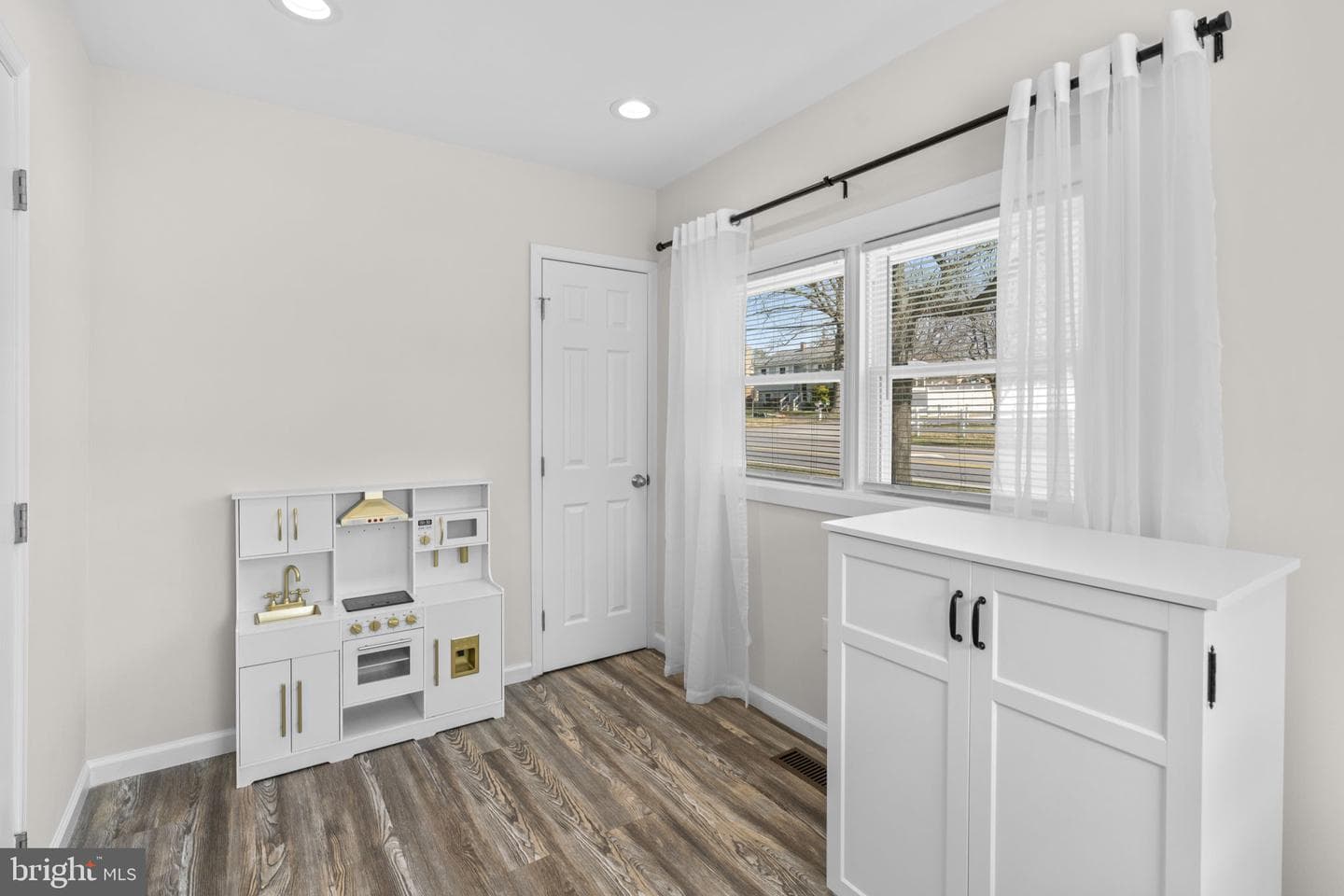 8062 Telegraph Road photo 23