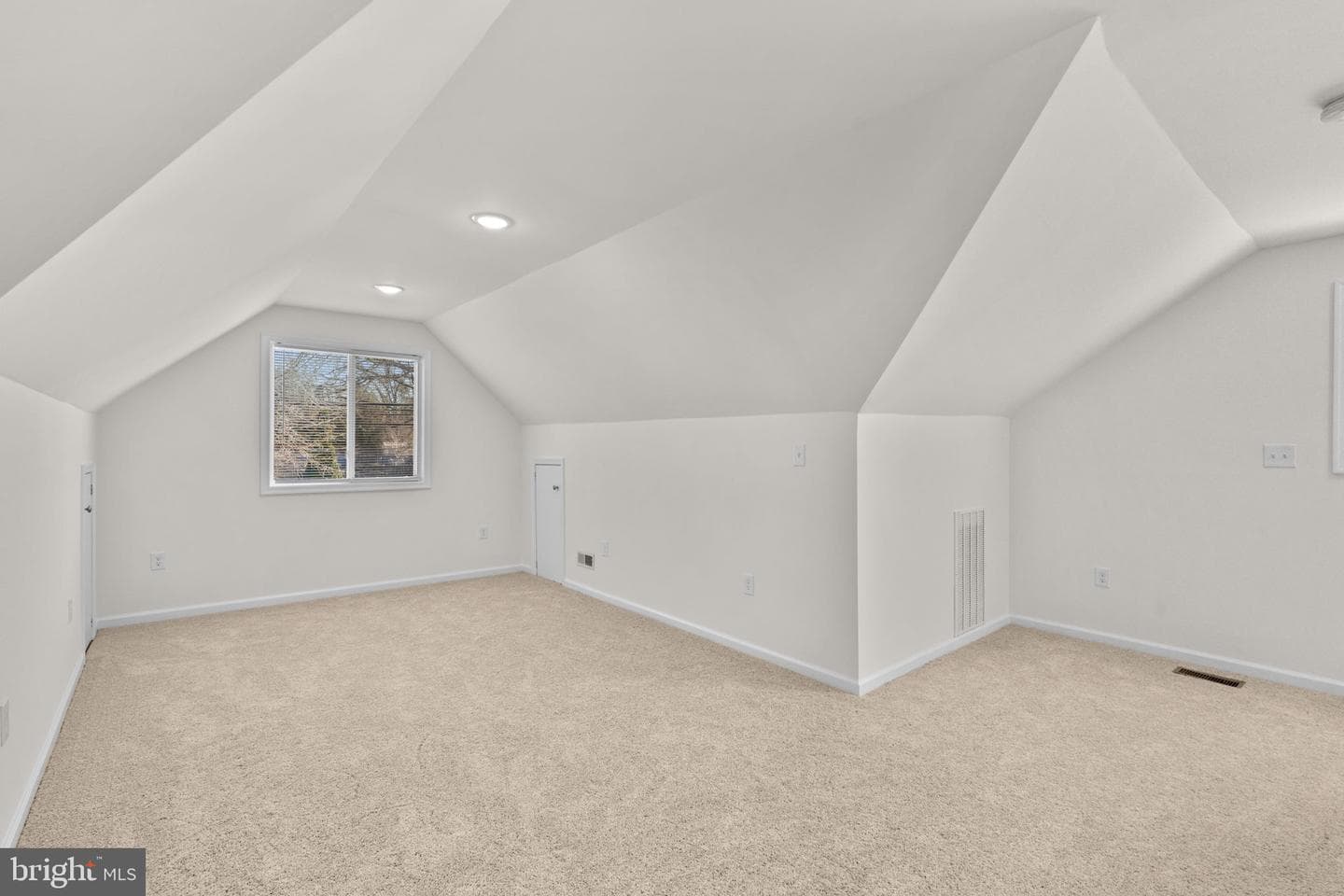 8062 Telegraph Road photo 27
