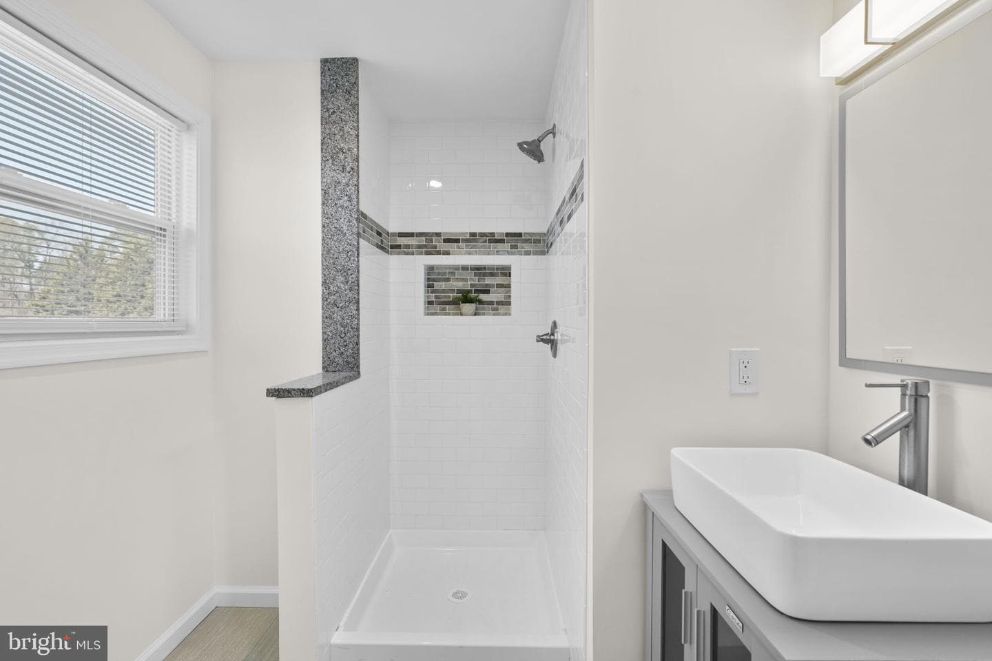 8062 Telegraph Road photo 29