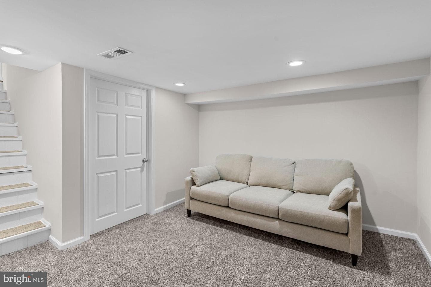 8062 Telegraph Road photo 31
