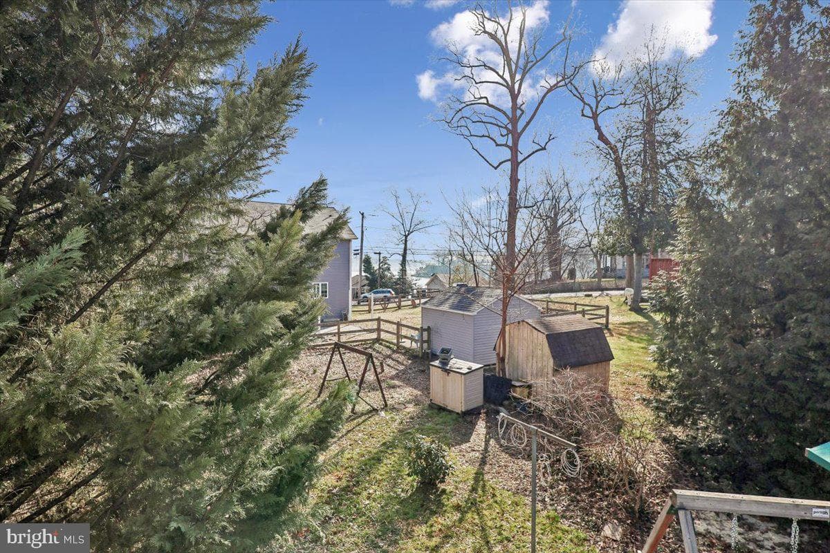 390 Laurel Trail photo 18