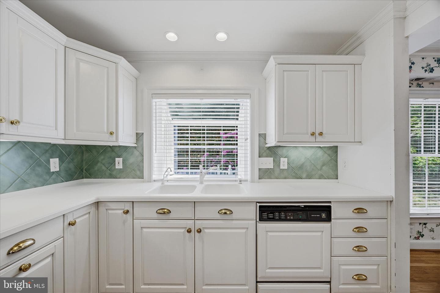 317 White Plains Court photo 12