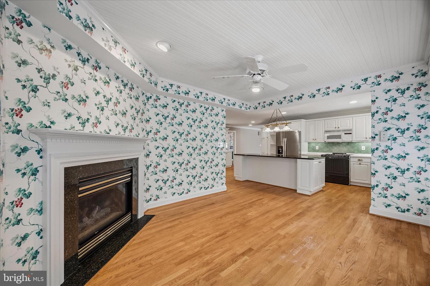 317 White Plains Court photo 14