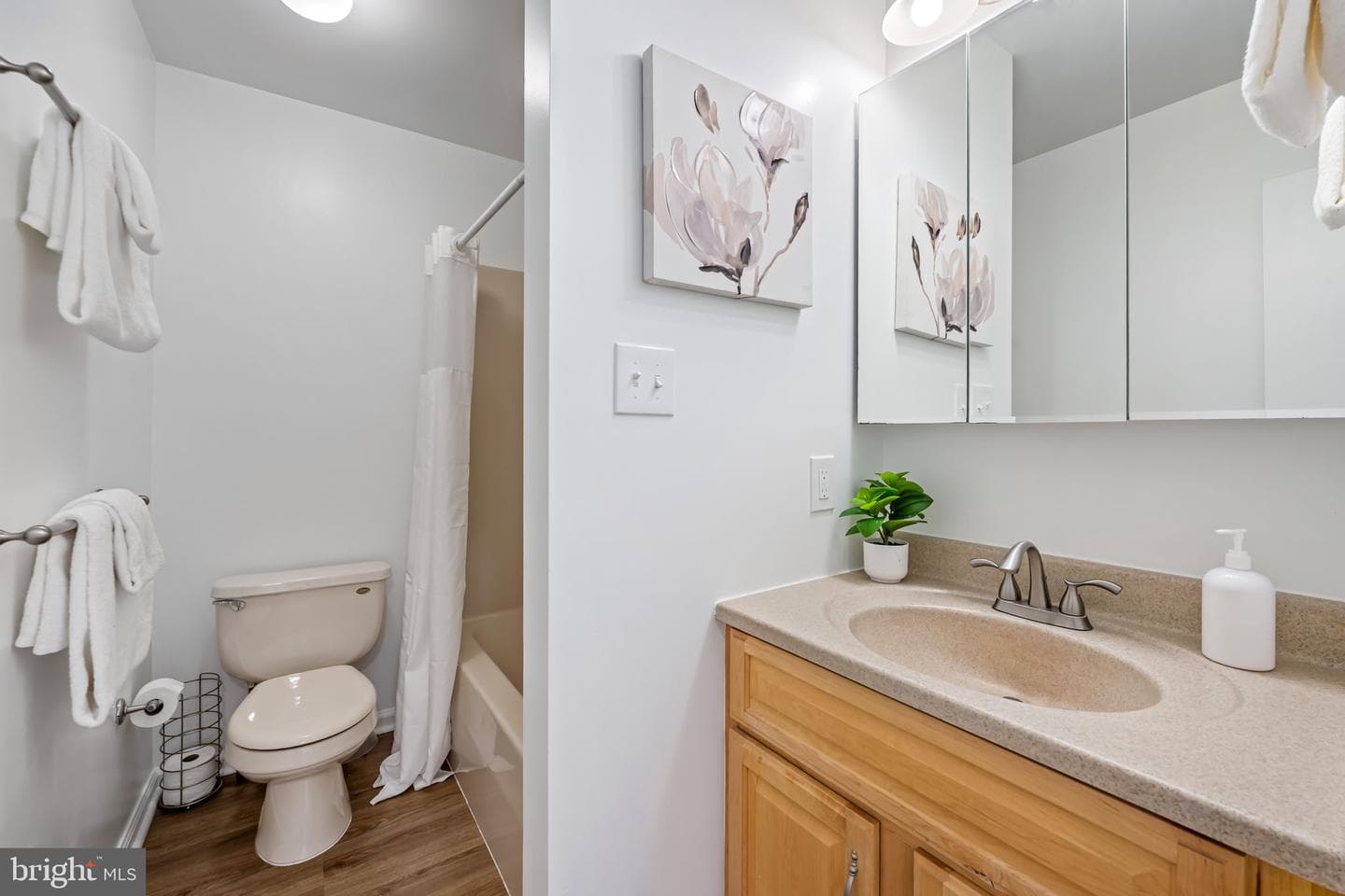 102 Charles Road photo 25