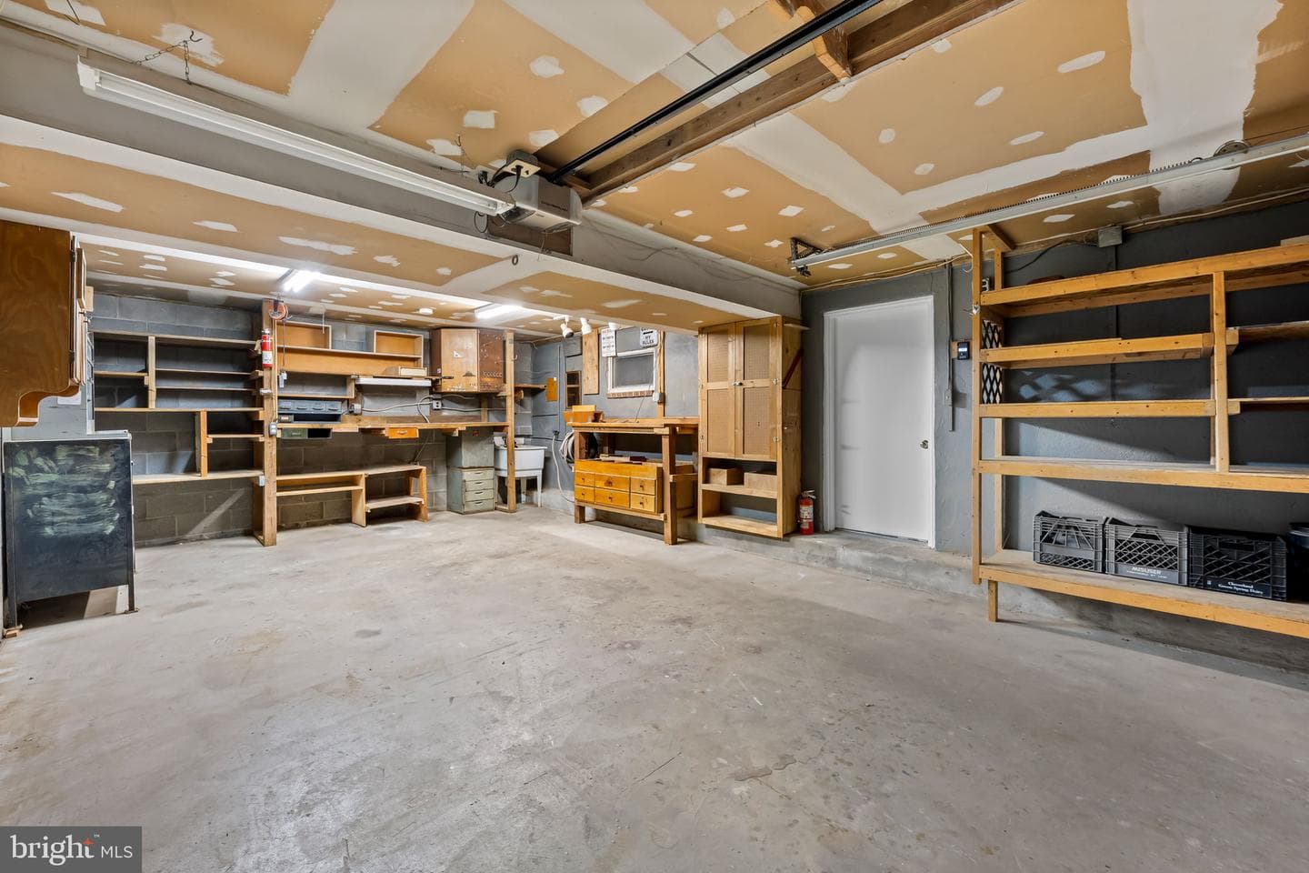 102 Charles Road photo 36