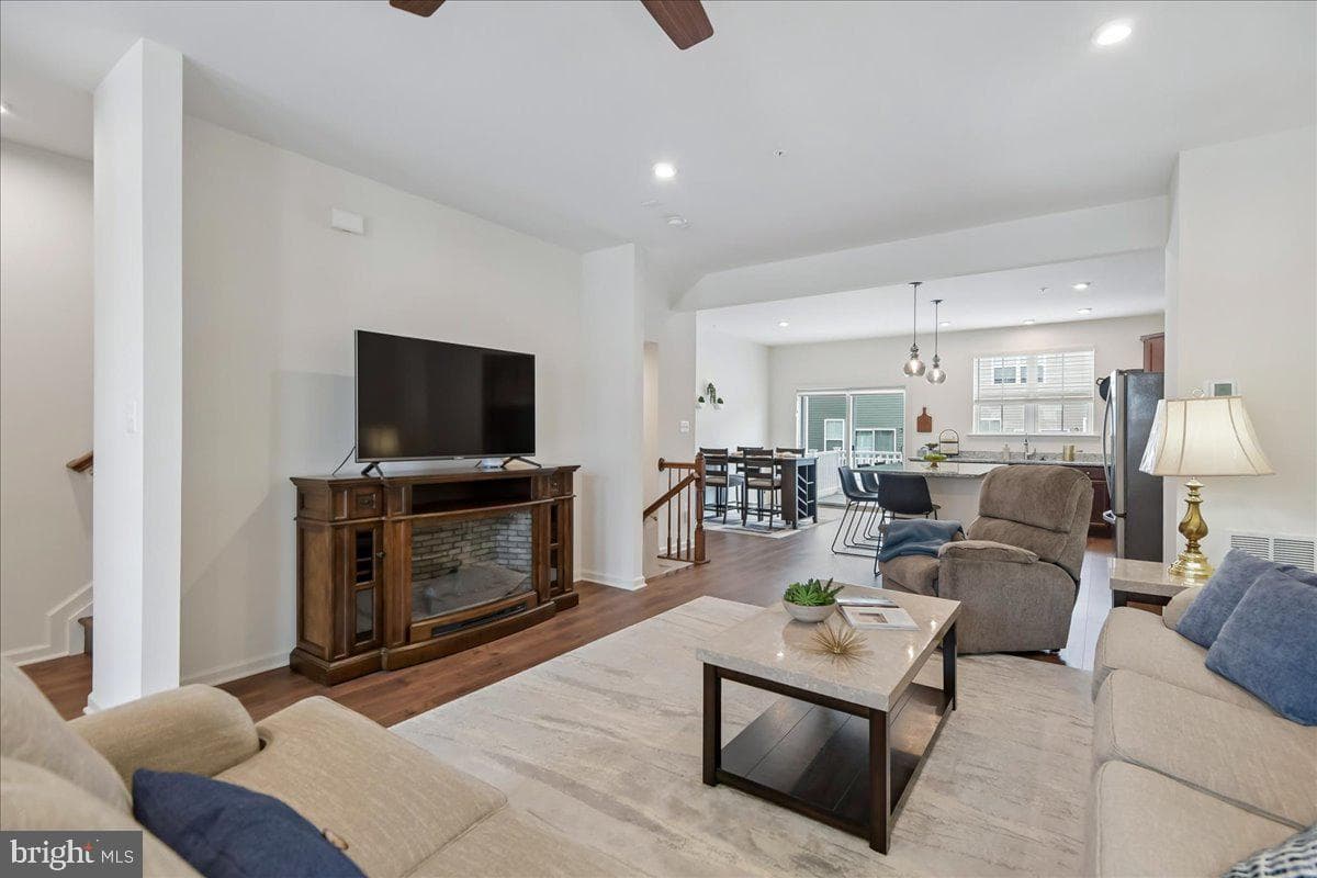 1813 Iris Lane photo 10