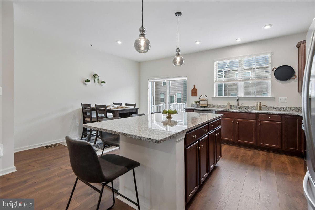 1813 Iris Lane photo 7