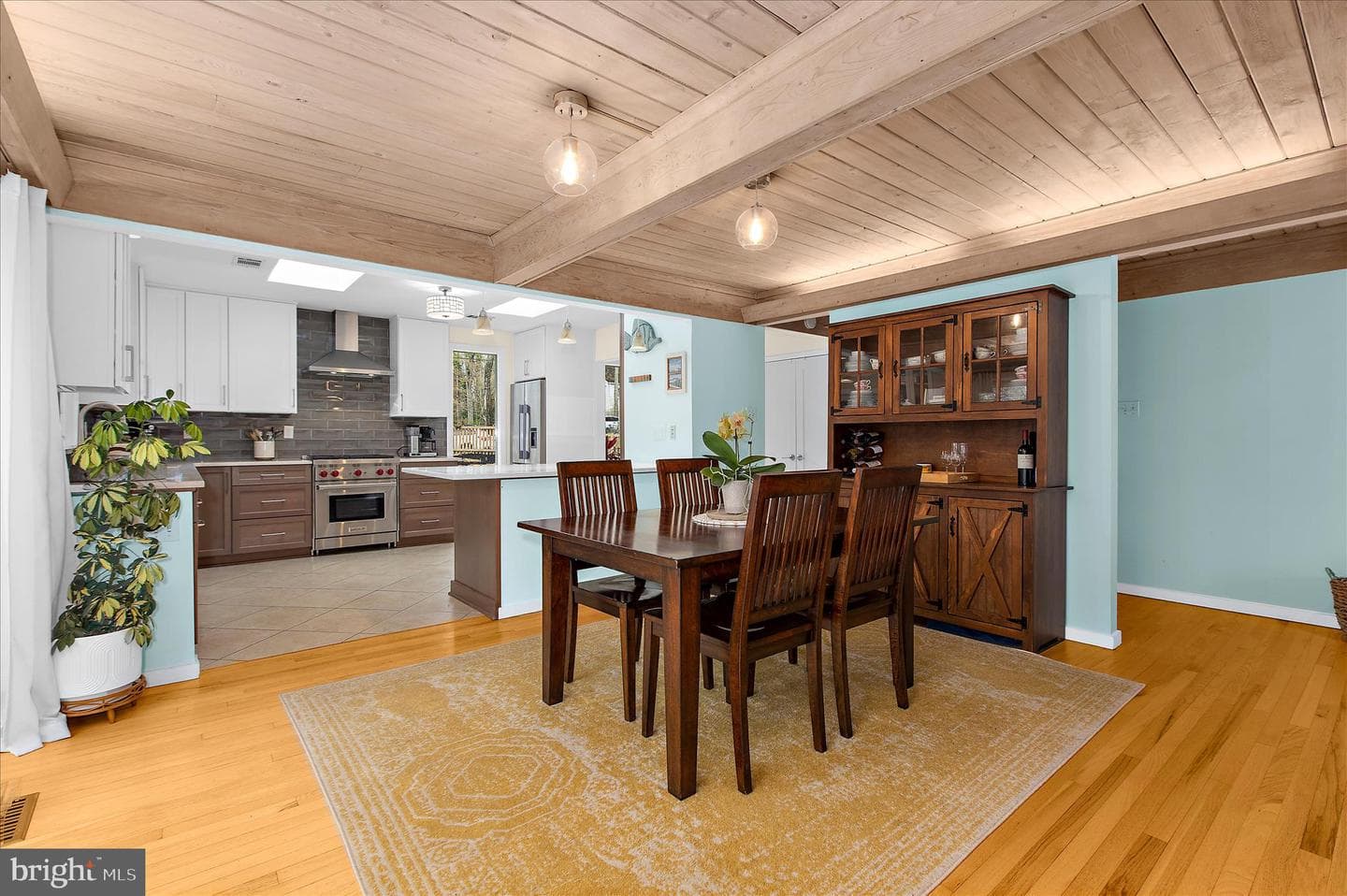 2642 Queen Anne Circle photo 11