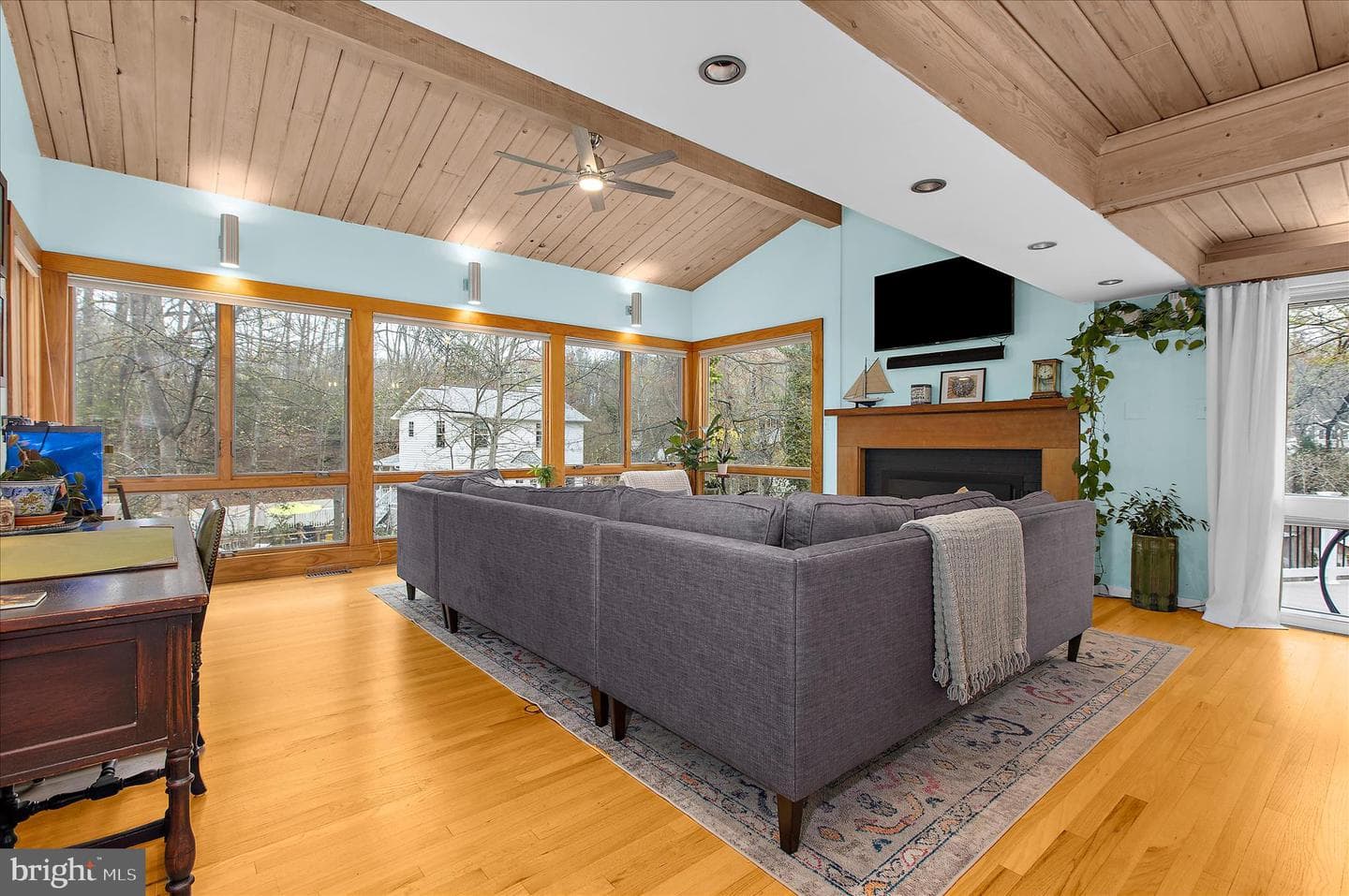 2642 Queen Anne Circle photo 16