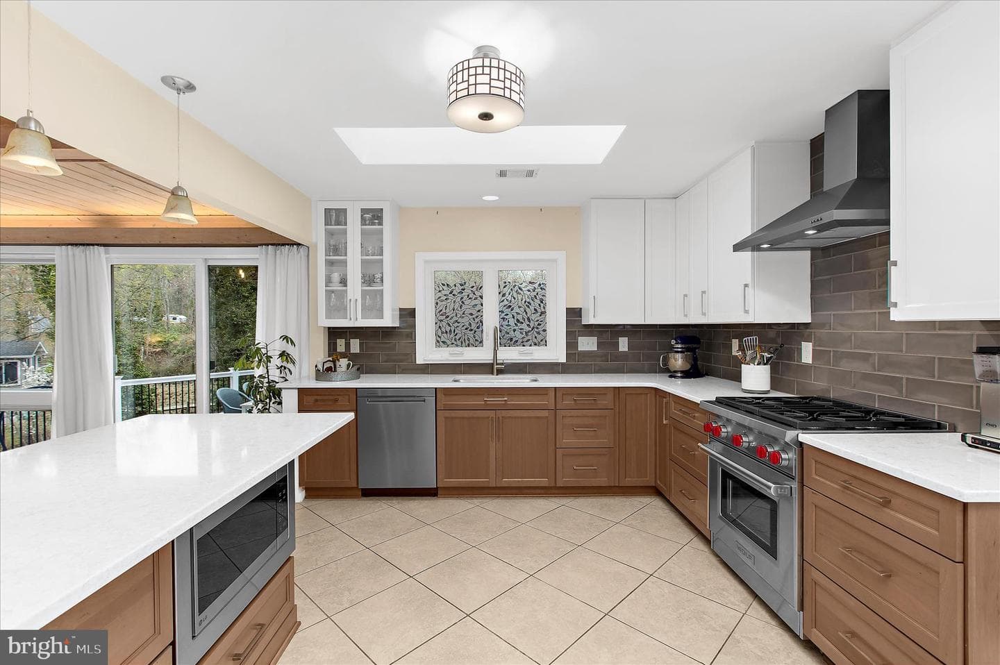 2642 Queen Anne Circle photo 5