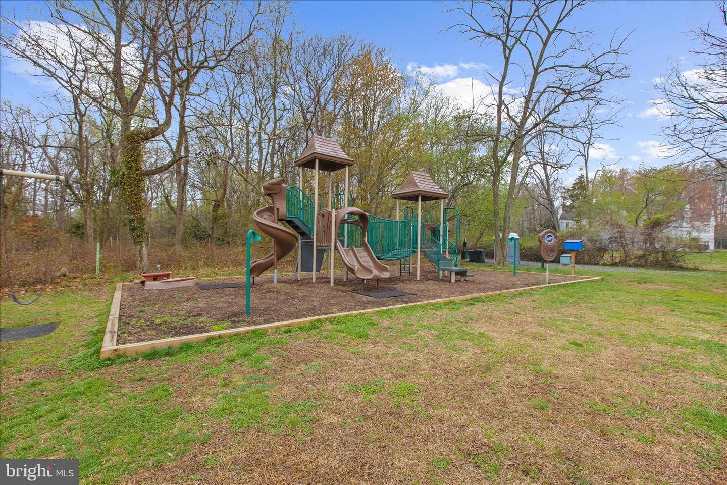 2642 Queen Anne Circle photo 57