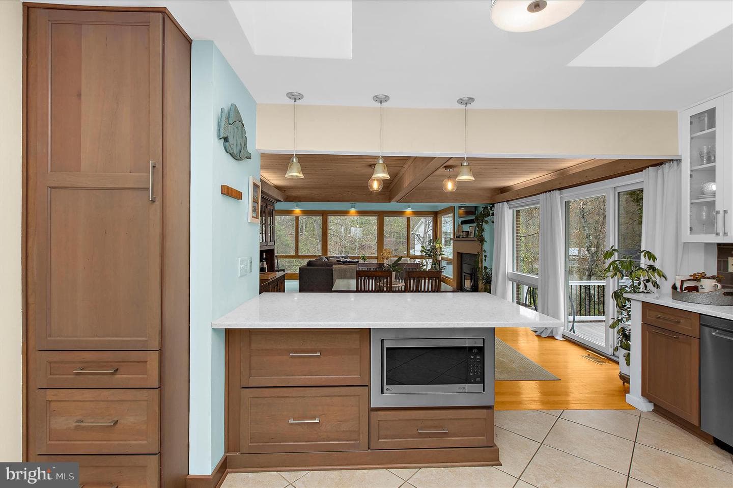 2642 Queen Anne Circle photo 9