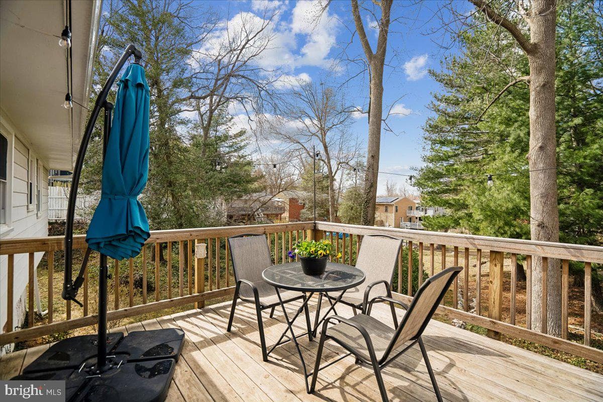 1090 Broadview Drive photo 4