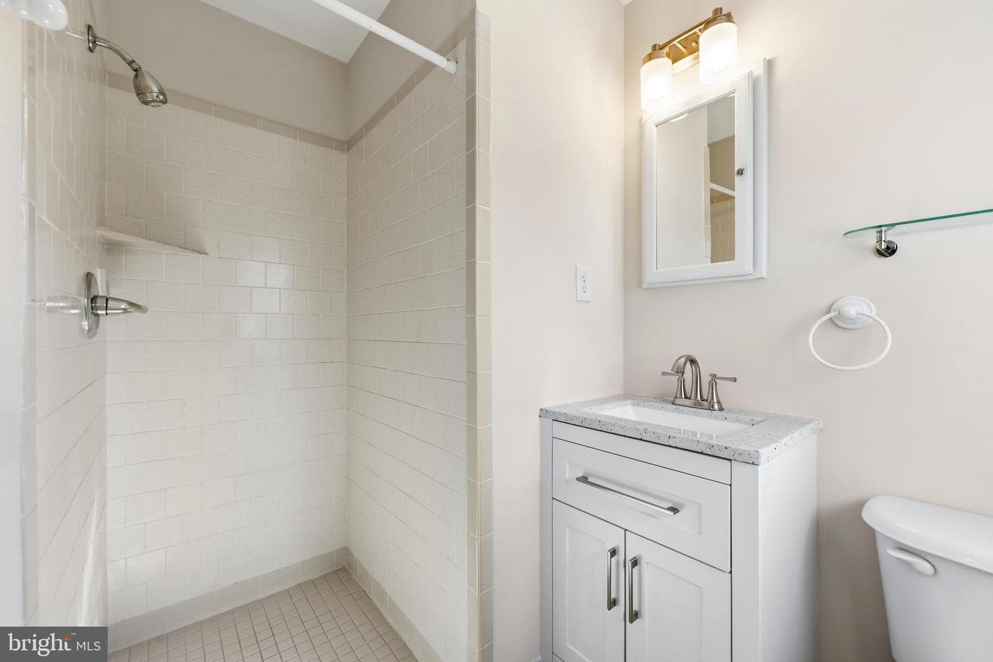 310 Fernwood photo 34