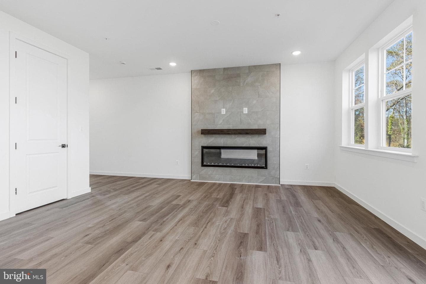 5726 Howard Drive photo 9