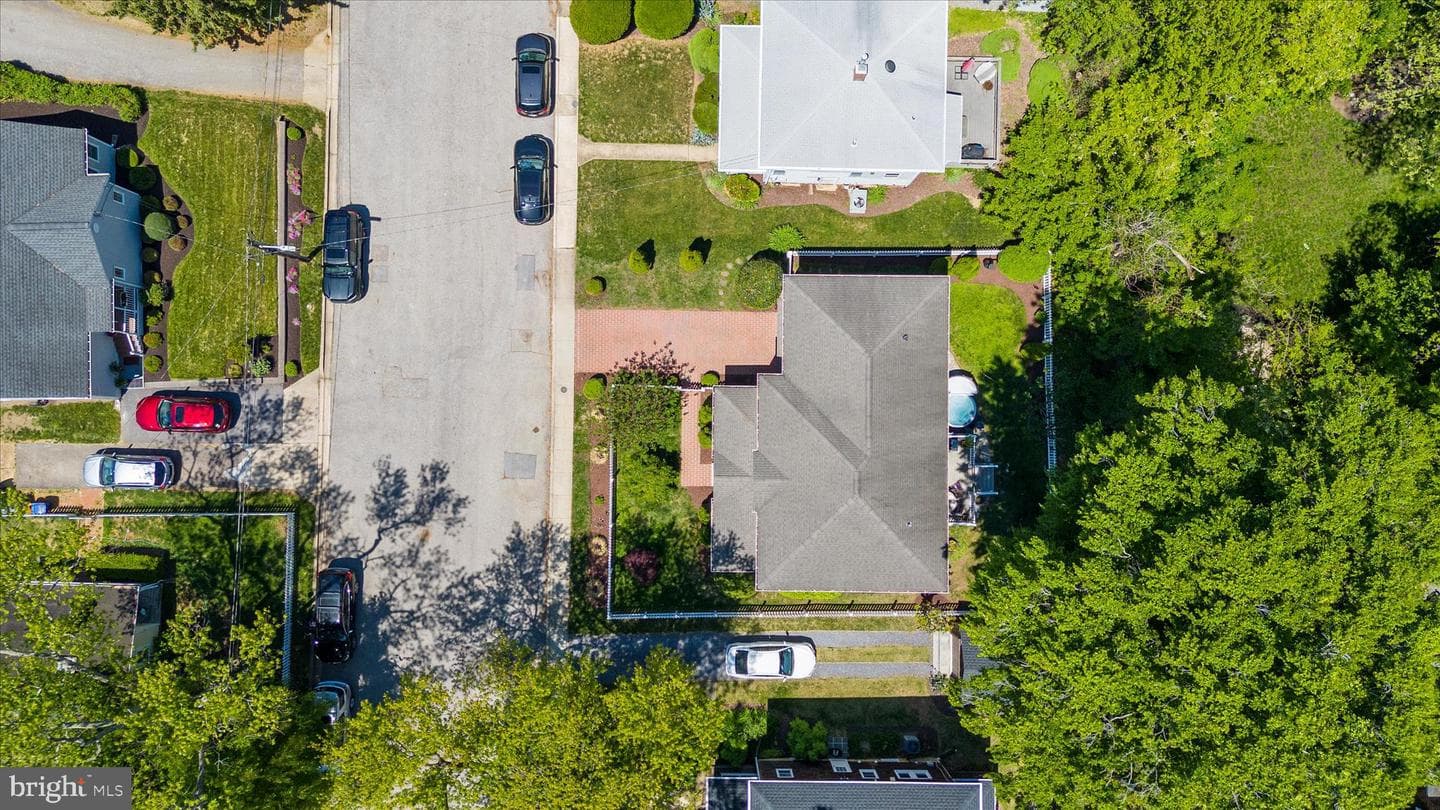 302 Annapolis Street photo 65