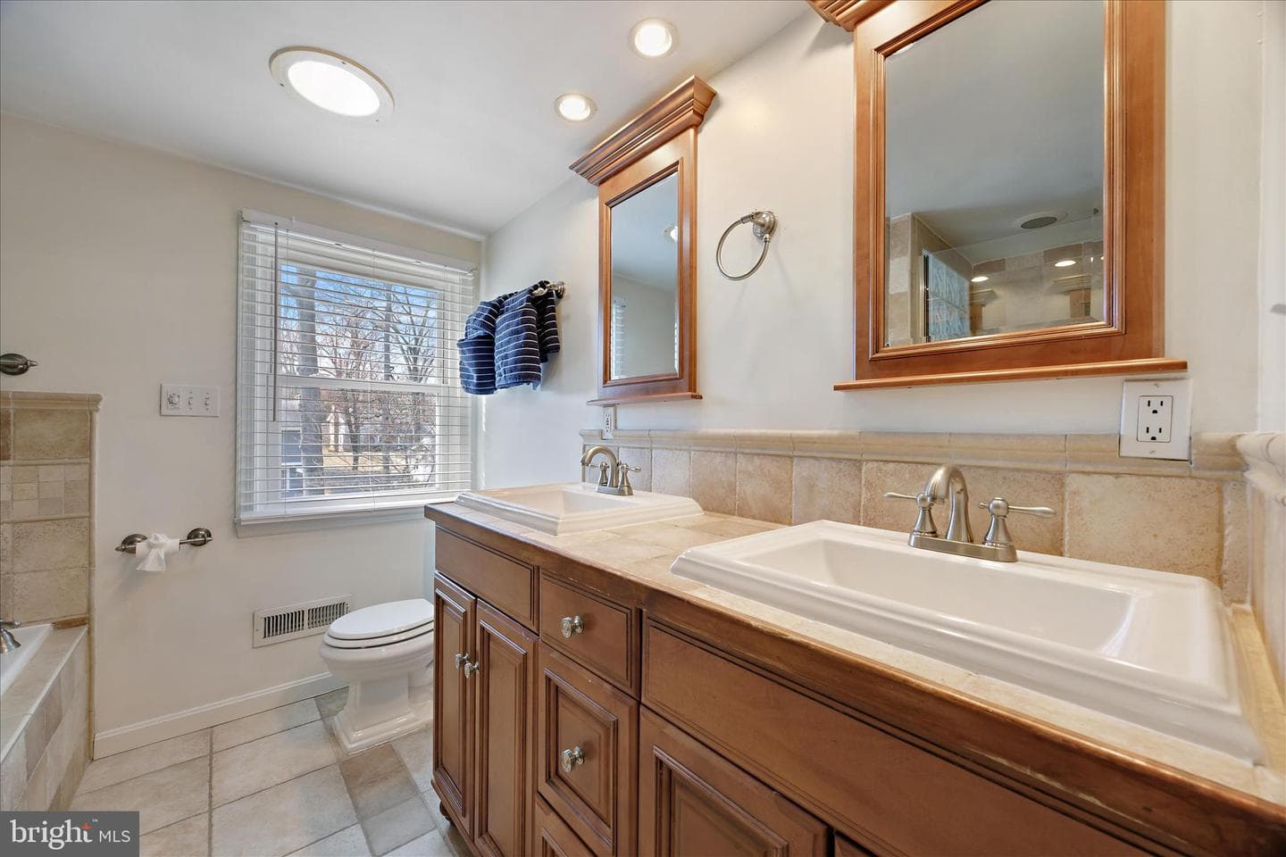 811 Teakwood Drive photo 30