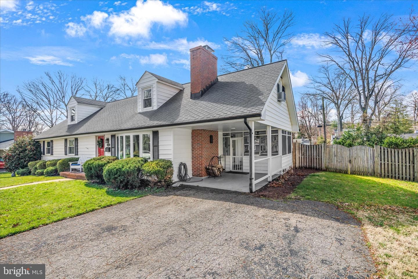 811 Teakwood Drive photo 4